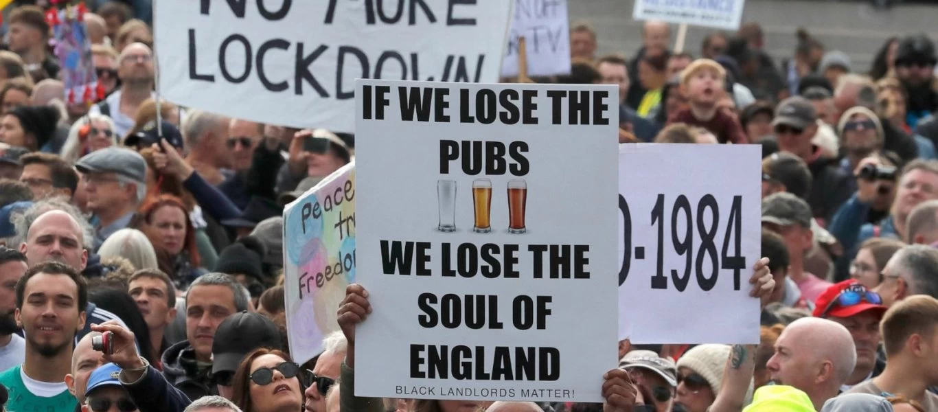 Λονδίνο: 33 συλλήψεις σε επεισόδια στη μεγάλη πορεία κατά των απαγορεύσεων του κορωνοϊού